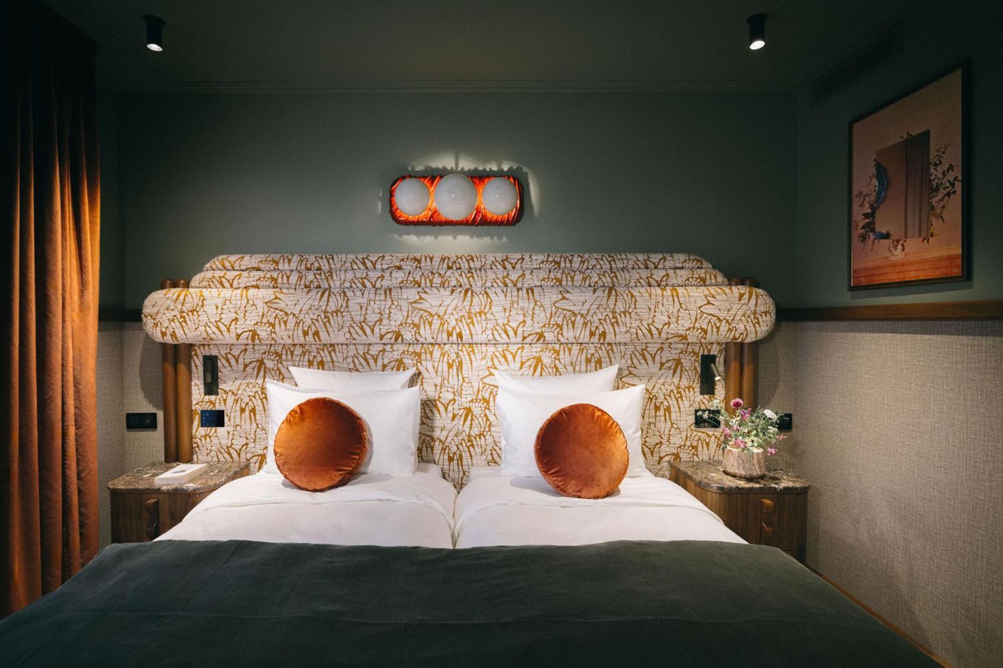 1.75 Paris La Treve Hotel Екстериор снимка