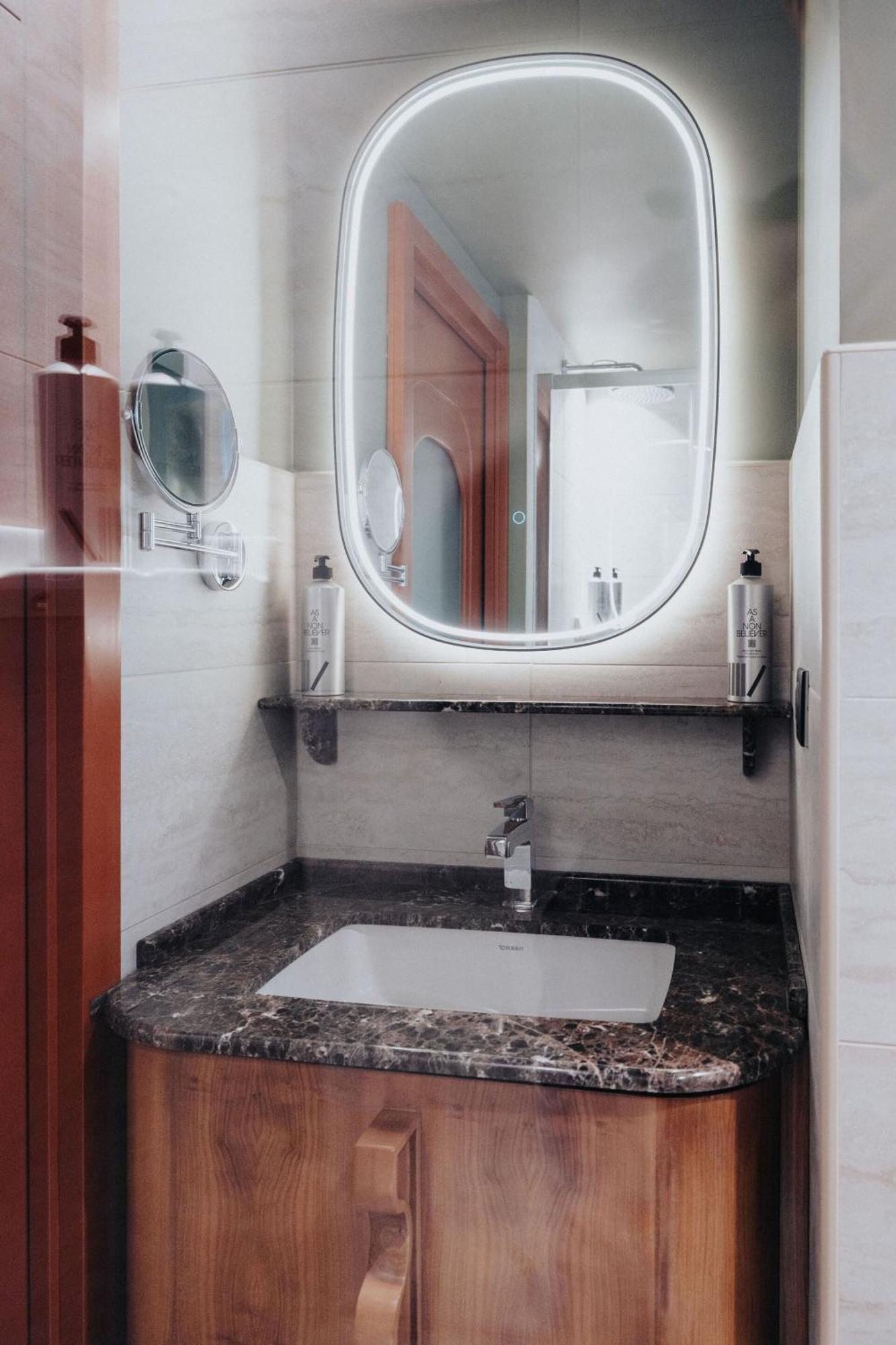 1.75 Paris La Treve Hotel Екстериор снимка