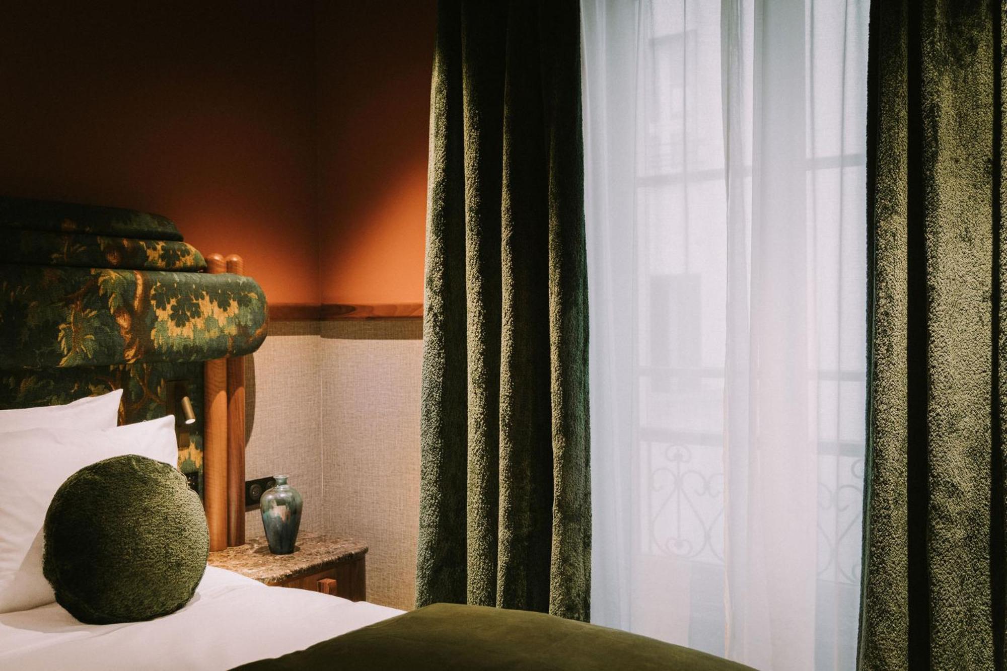 1.75 Paris La Treve Hotel Екстериор снимка