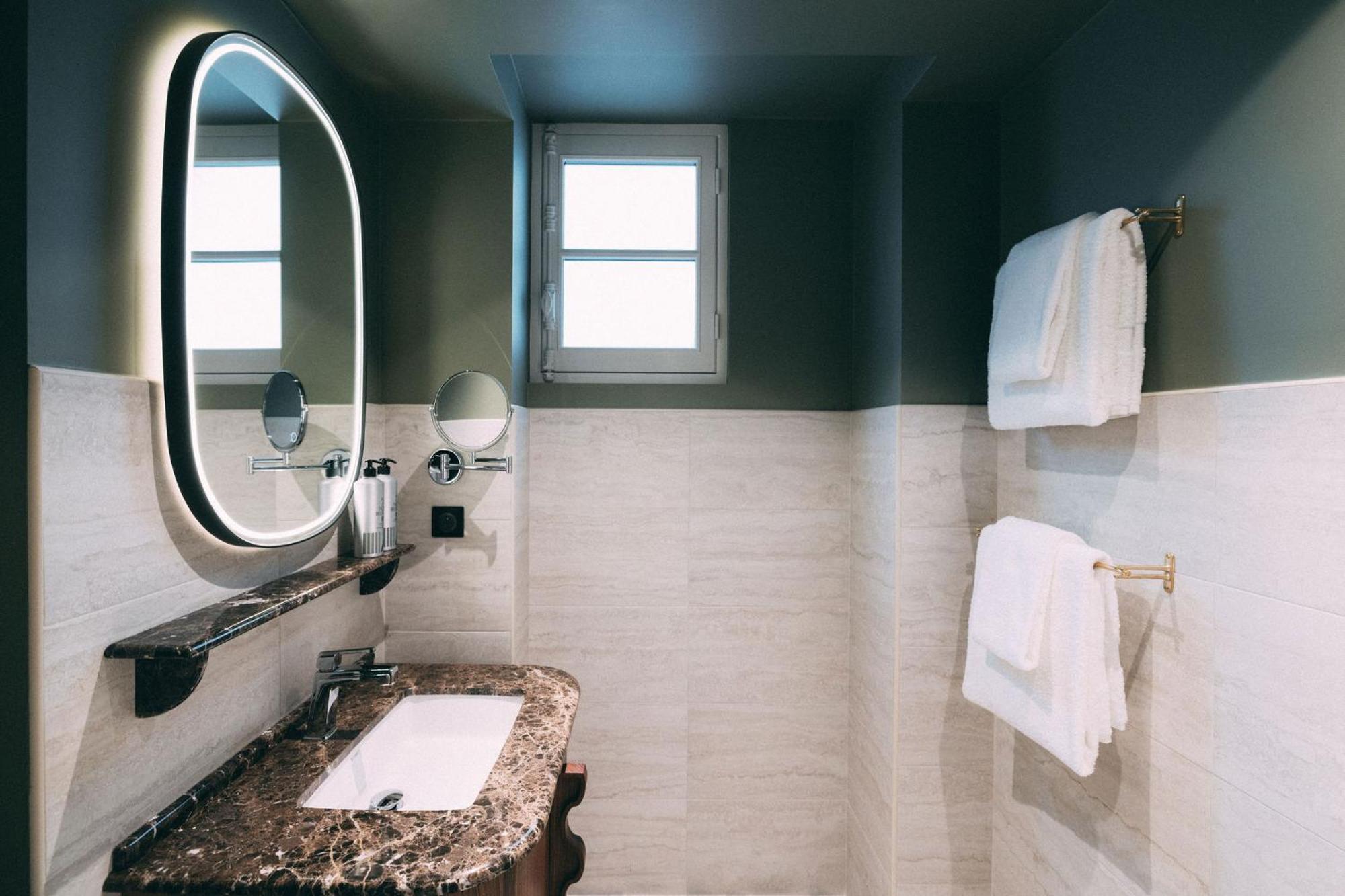 1.75 Paris La Treve Hotel Екстериор снимка