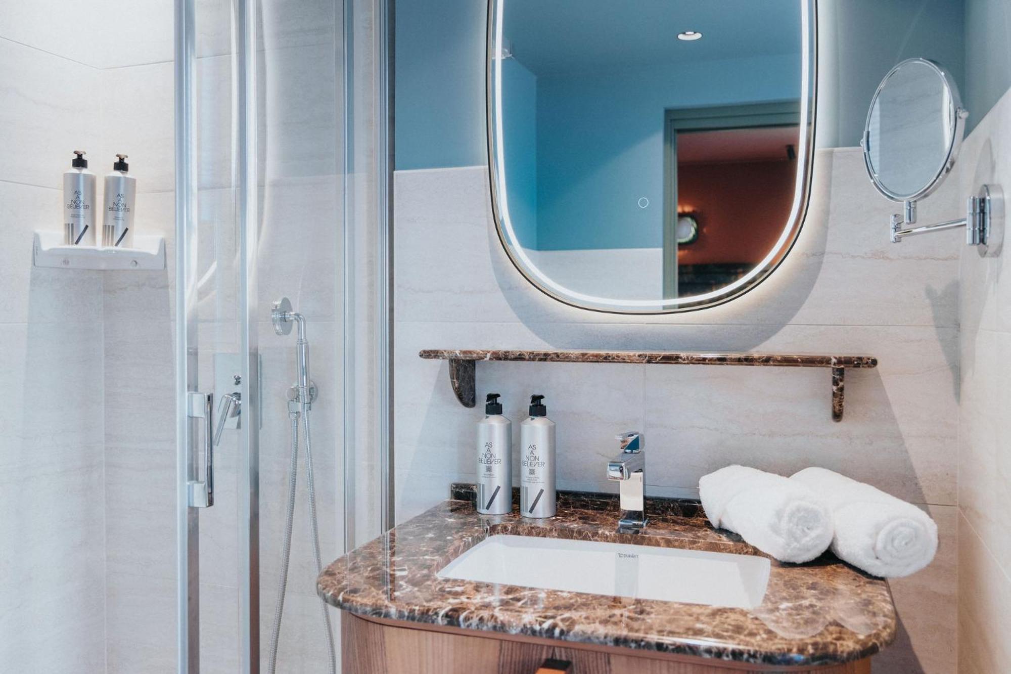 1.75 Paris La Treve Hotel Екстериор снимка