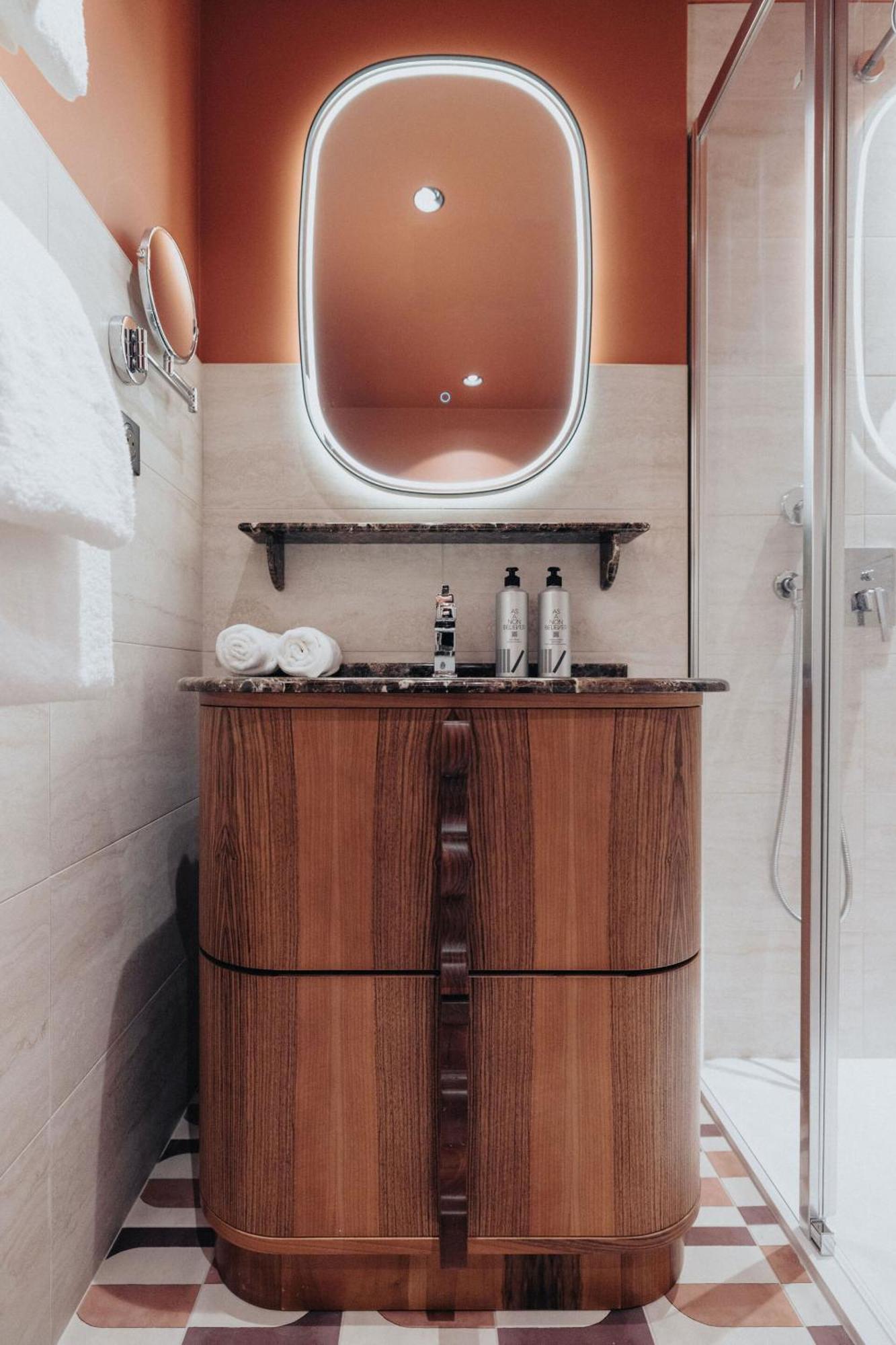 1.75 Paris La Treve Hotel Екстериор снимка