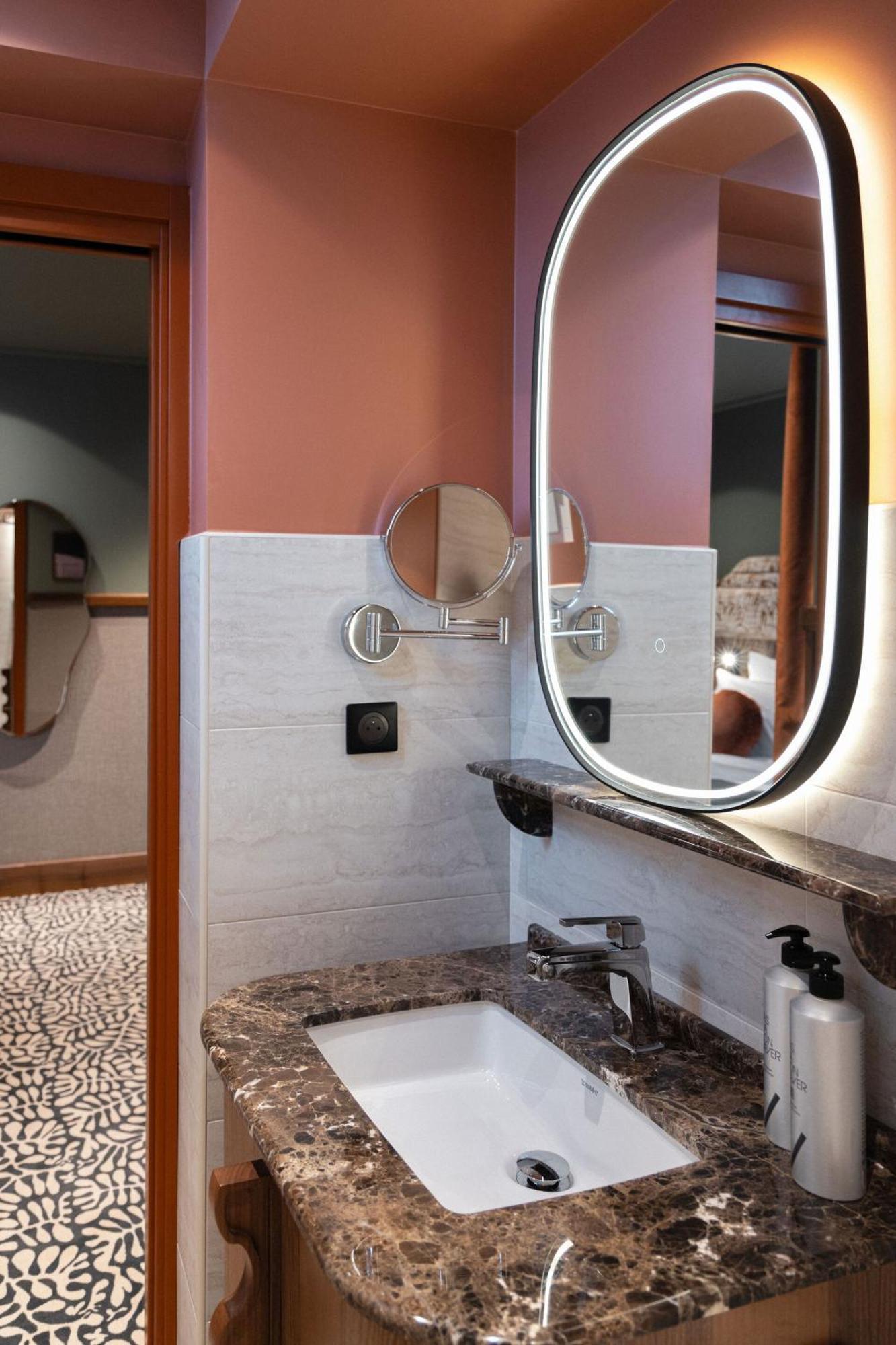 1.75 Paris La Treve Hotel Екстериор снимка